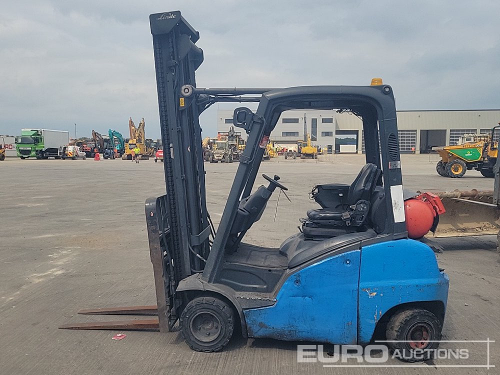 2016 Linde H20T-01 - Gázüzemű targonca: 2 kép. 2016 Linde H20T-01 - Gázüzemű targonca: 2 kép.