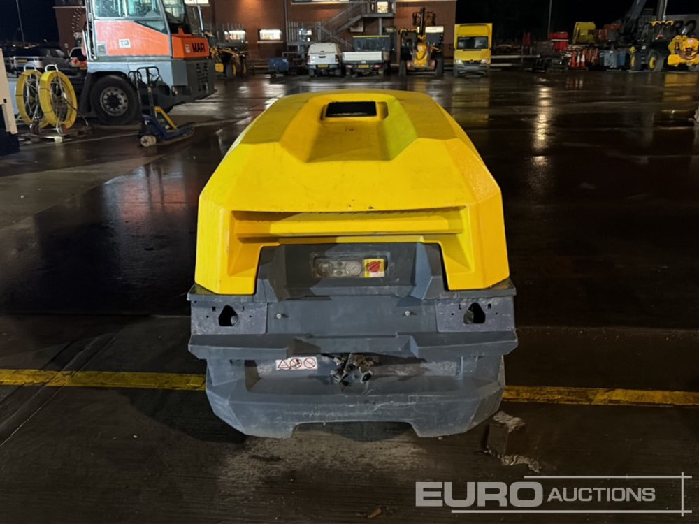 2017 Atlas Copco XAS68 130CFM - Légkompresszor: 4 kép. 2017 Atlas Copco XAS68 130CFM - Légkompresszor: 4 kép.