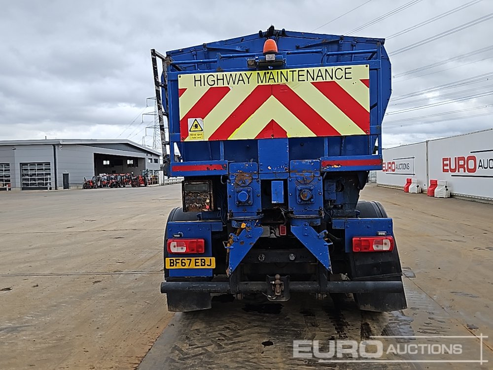2017 DAF CF320 - Bitumenszóró: 4 kép. 2017 DAF CF320 - Bitumenszóró: 4 kép.