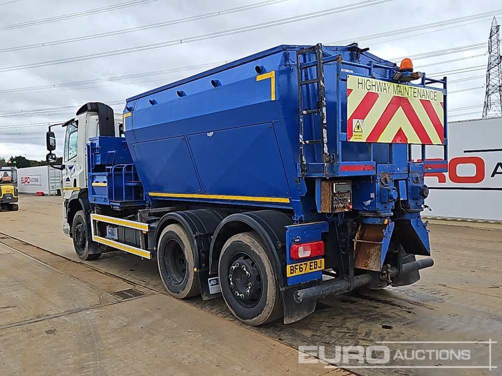 2017 DAF CF320 - Bitumenszóró: 3 kép. 2017 DAF CF320 - Bitumenszóró: 3 kép.