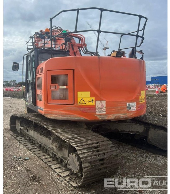 2017 Hitachi ZX225USLC-6 - Lánctalpas kotró: 2 kép. 2017 Hitachi ZX225USLC-6 - Lánctalpas kotró: 2 kép.
