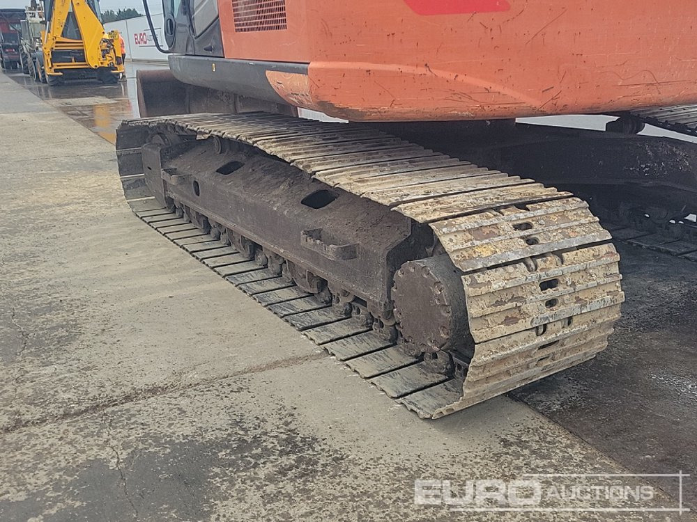 Lánctalpas kotró 2017 Hitachi ZX225USRLC-6: 12 kép.