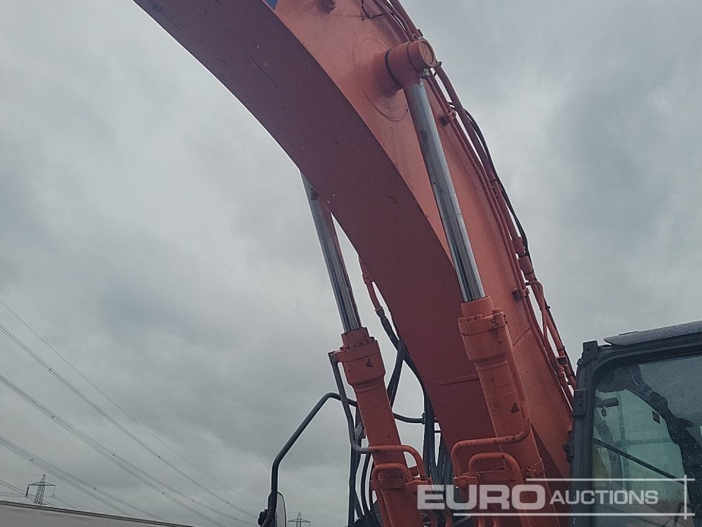 Lánctalpas kotró 2017 Hitachi ZX225USRLC-6: 24 kép.