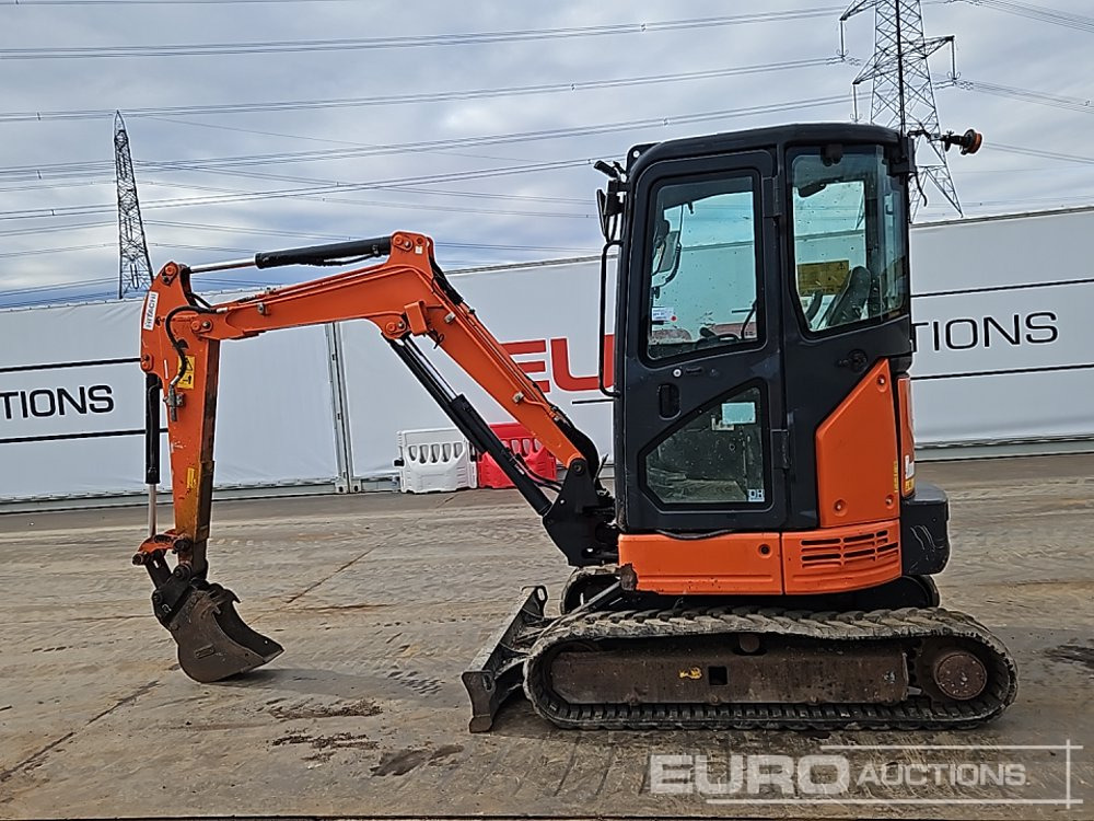 2017 Hitachi ZX26U-5A CR - Minikotró: 2 kép. 2017 Hitachi ZX26U-5A CR - Minikotró: 2 kép.