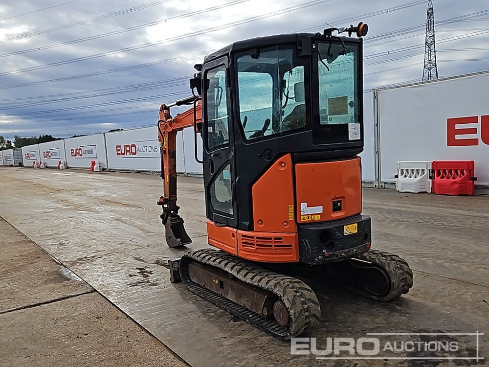 2017 Hitachi ZX26U-5A CR - Minikotró: 3 kép. 2017 Hitachi ZX26U-5A CR - Minikotró: 3 kép.