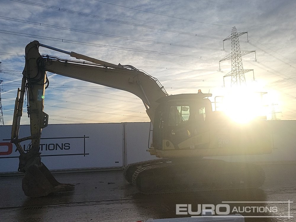 2017 Komatsu PC210LC-11 - Lánctalpas kotró: 2 kép. 2017 Komatsu PC210LC-11 - Lánctalpas kotró: 2 kép.