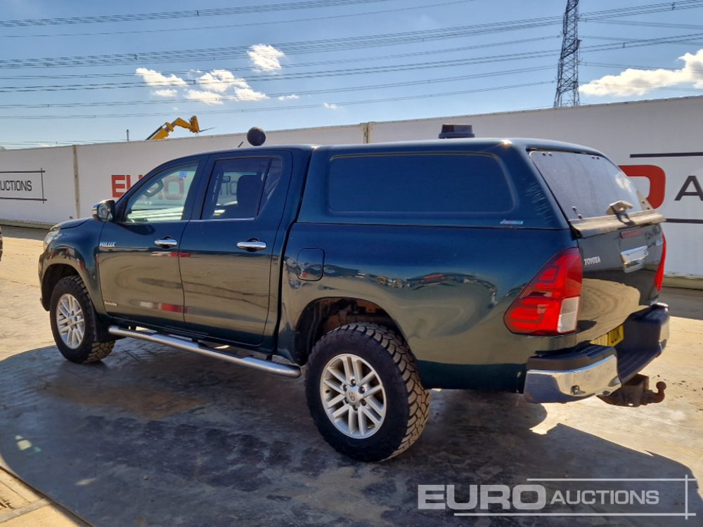2017 Toyota Hilux Invincible - Pickup: 3 kép. 2017 Toyota Hilux Invincible - Pickup: 3 kép.