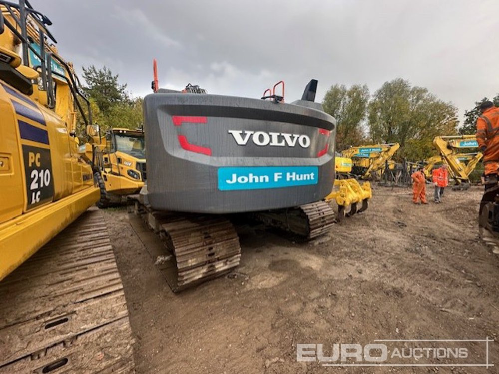 2017 Volvo EC300EL - Lánctalpas kotró: 2 kép. 2017 Volvo EC300EL - Lánctalpas kotró: 2 kép.