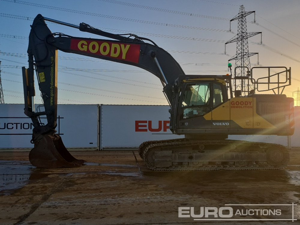 2017 Volvo EC300EL - Lánctalpas kotró: 2 kép. 2017 Volvo EC300EL - Lánctalpas kotró: 2 kép.