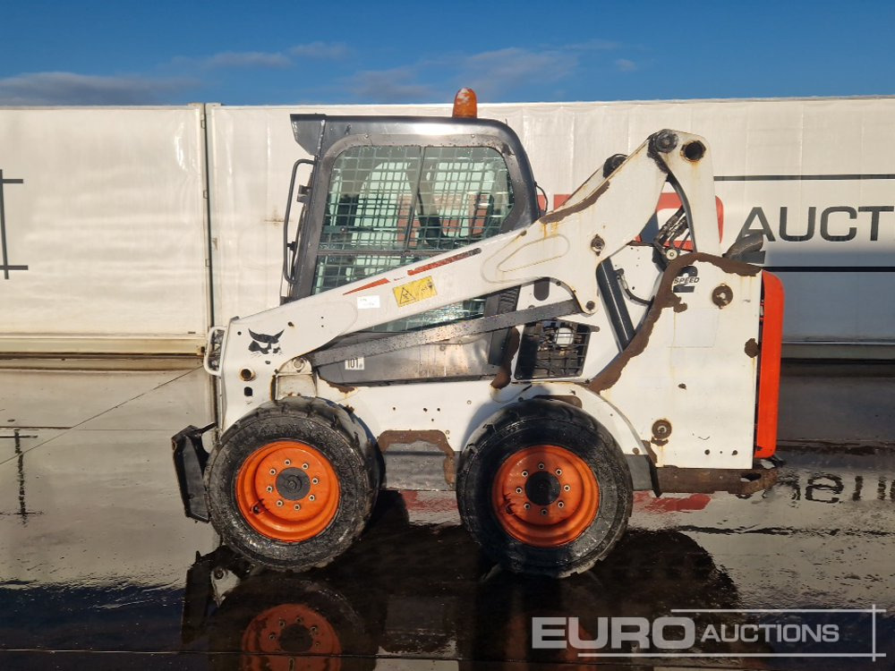 2018 Bobcat S590 - Mini homlokrakodó: 2 kép. 2018 Bobcat S590 - Mini homlokrakodó: 2 kép.