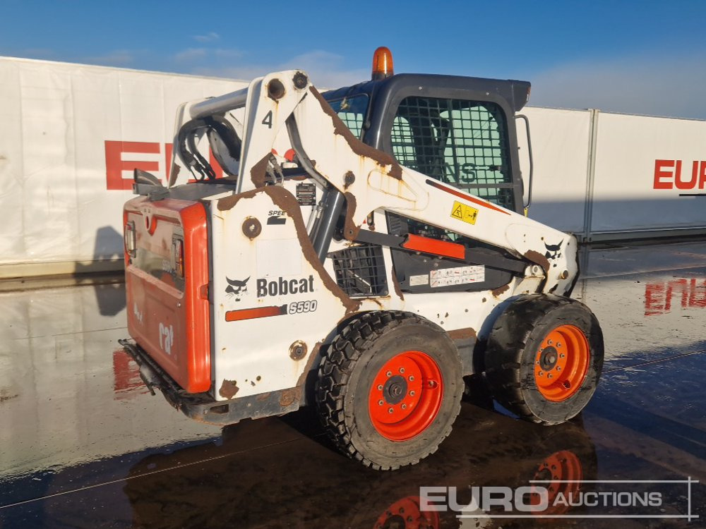 2018 Bobcat S590 - Mini homlokrakodó: 5 kép. 2018 Bobcat S590 - Mini homlokrakodó: 5 kép.