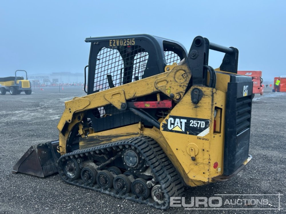 2018 CAT 257D - Mini homlokrakodó: 2 kép. 2018 CAT 257D - Mini homlokrakodó: 2 kép.
