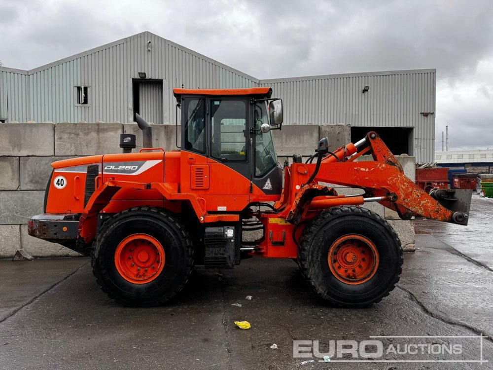 2018 Doosan DL250-5 - Gumikerekes homlokrakodó: 2 kép. 2018 Doosan DL250-5 - Gumikerekes homlokrakodó: 2 kép.