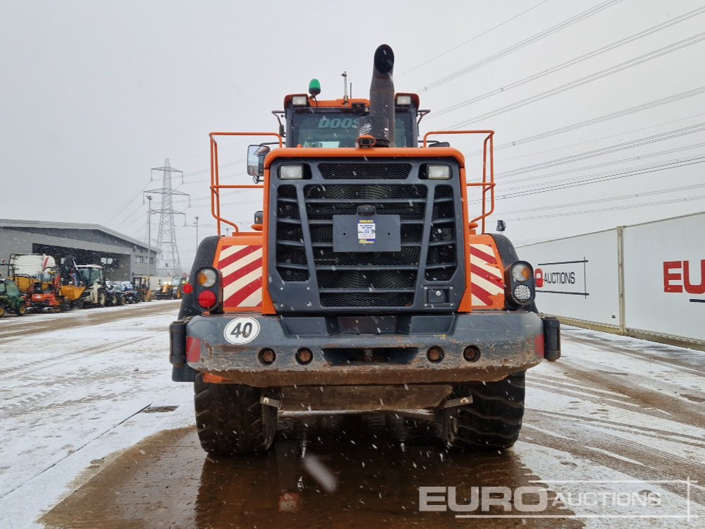 2018 Doosan DL350-5 - Gumikerekes homlokrakodó: 4 kép. 2018 Doosan DL350-5 - Gumikerekes homlokrakodó: 4 kép.