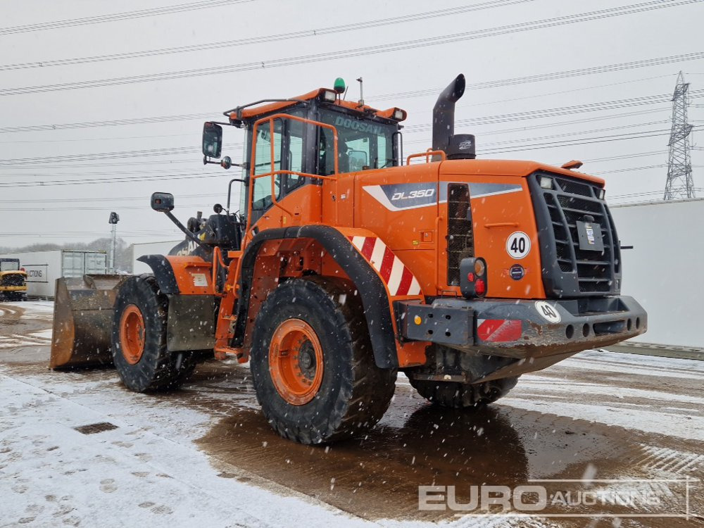 2018 Doosan DL350-5 - Gumikerekes homlokrakodó: 3 kép. 2018 Doosan DL350-5 - Gumikerekes homlokrakodó: 3 kép.
