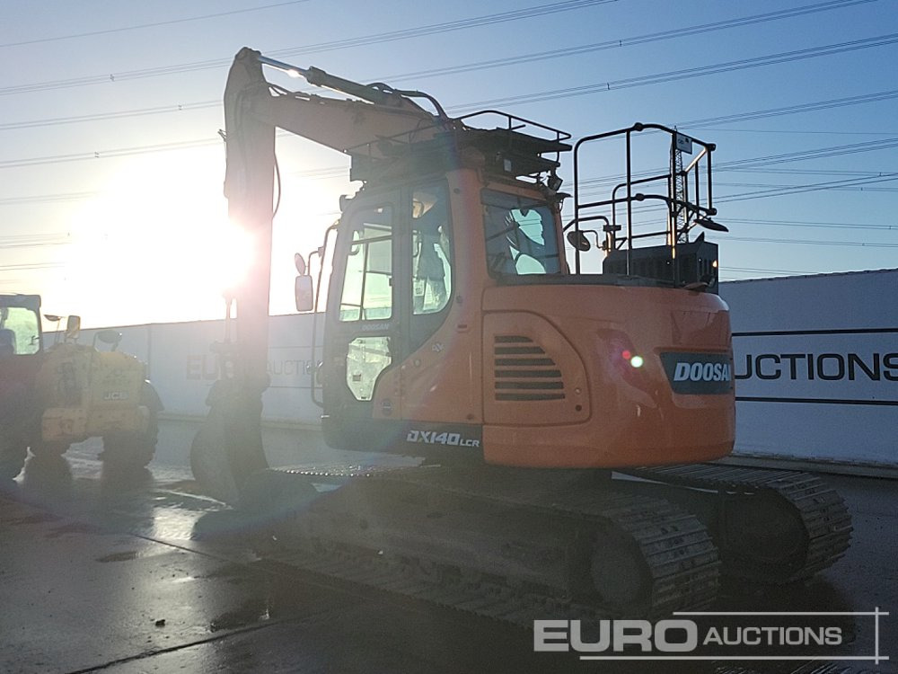 2018 Doosan DX140LC-5 - Lánctalpas kotró: 3 kép. 2018 Doosan DX140LC-5 - Lánctalpas kotró: 3 kép.