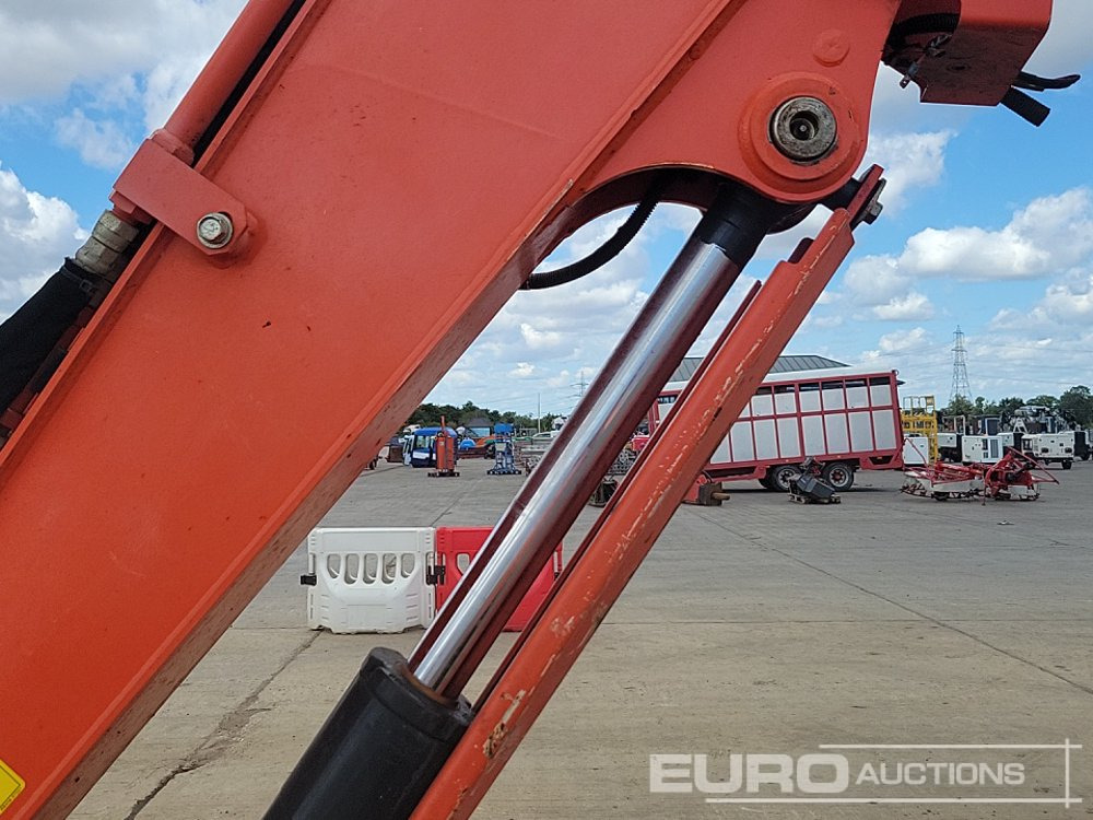 Minikotró 2018 Kubota U36-4: 25 kép.