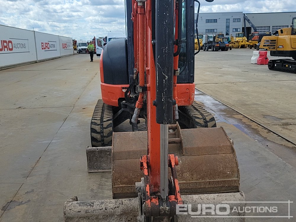 Minikotró 2018 Kubota U36-4: 30 kép.