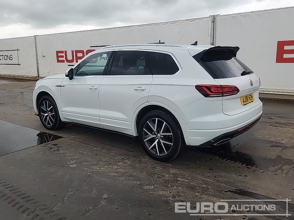 2018 Volkswagen Touareg - Terepjáró/ SUV: 3 kép. 2018 Volkswagen Touareg - Terepjáró/ SUV: 3 kép.