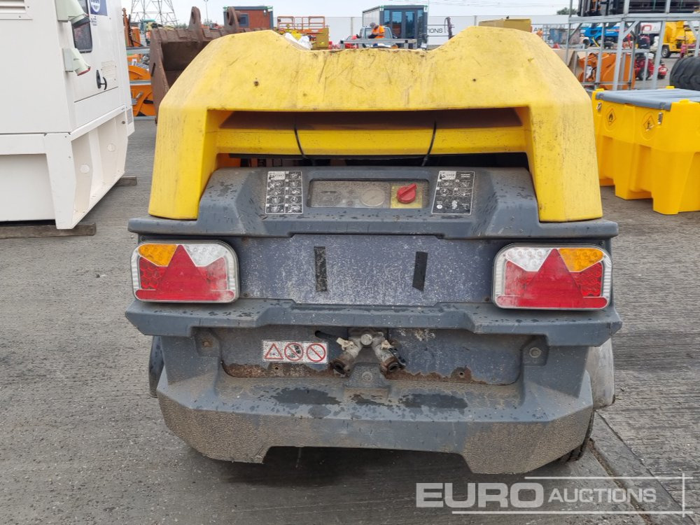 2019 Atlas Copco XAS48 - Légkompresszor: 4 kép. 2019 Atlas Copco XAS48 - Légkompresszor: 4 kép.