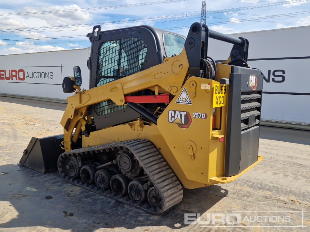 2019 CAT 257D3 - Mini homlokrakodó: 3 kép. 2019 CAT 257D3 - Mini homlokrakodó: 3 kép.