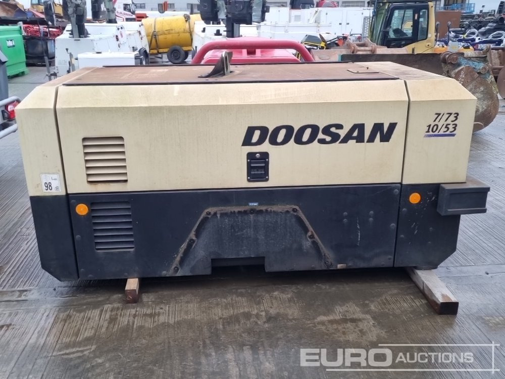 2019 Doosan 7/73-10/53 250CFM - Légkompresszor: 2 kép. 2019 Doosan 7/73-10/53 250CFM - Légkompresszor: 2 kép.
