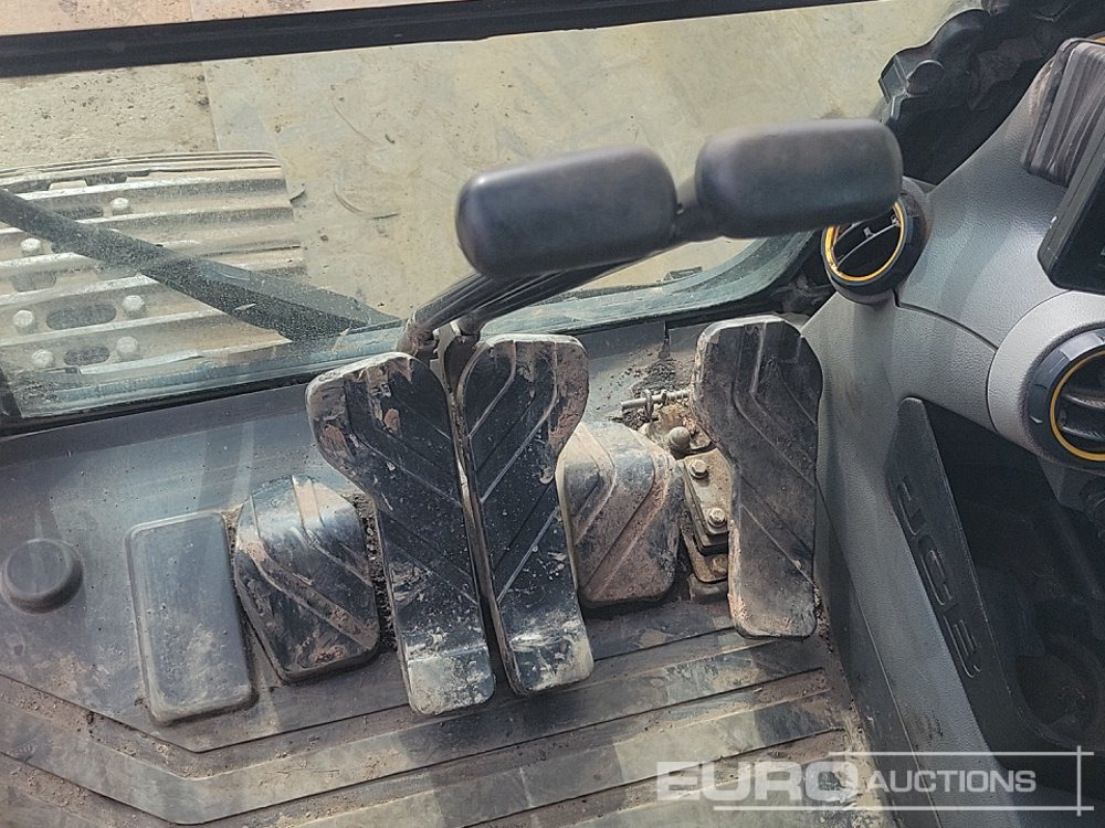 Lánctalpas kotró 2019 JCB 220XL: 41 kép.
