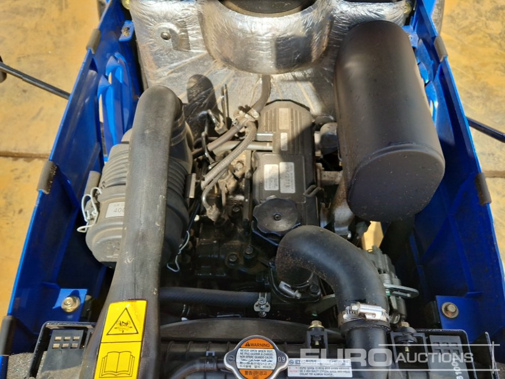 Kistraktor 2019 New Holland Boomer 25: 25 kép.