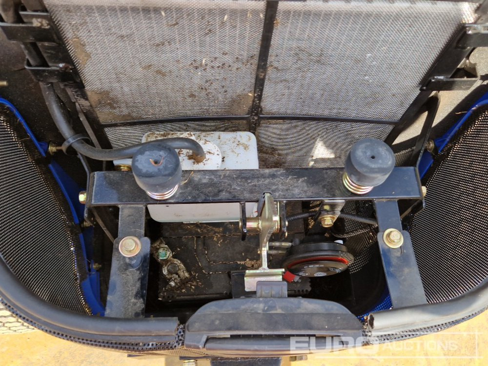 Kistraktor 2019 New Holland Boomer 25: 24 kép.