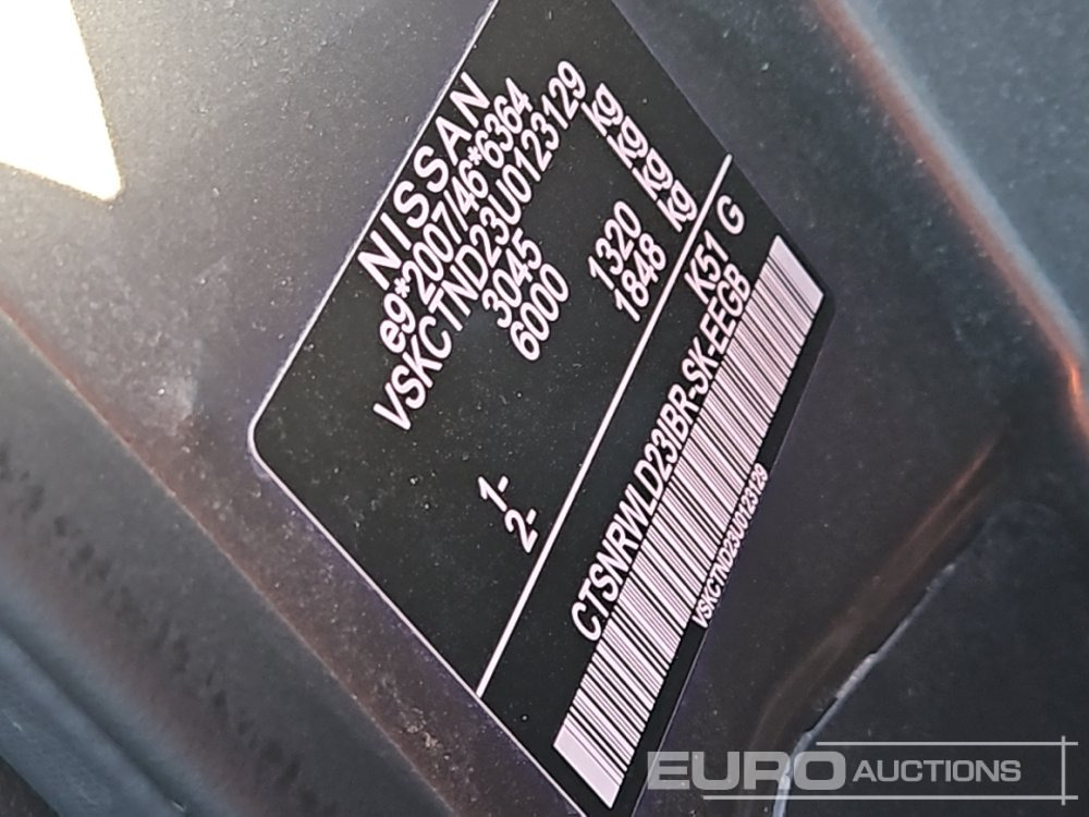 Pickup 2019 Nissan Navara: 35 kép.