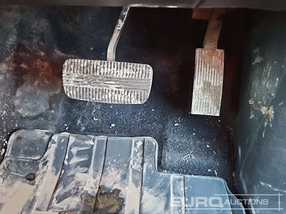 Pickup 2019 Nissan Navara: 27 kép.