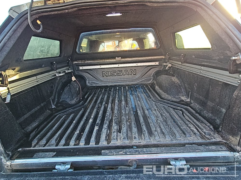 Pickup 2019 Nissan Navara: 14 kép.