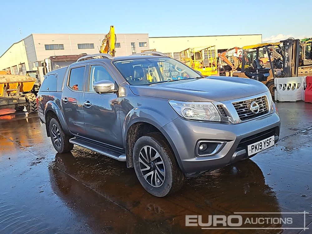 Pickup 2019 Nissan Navara: 7 kép.