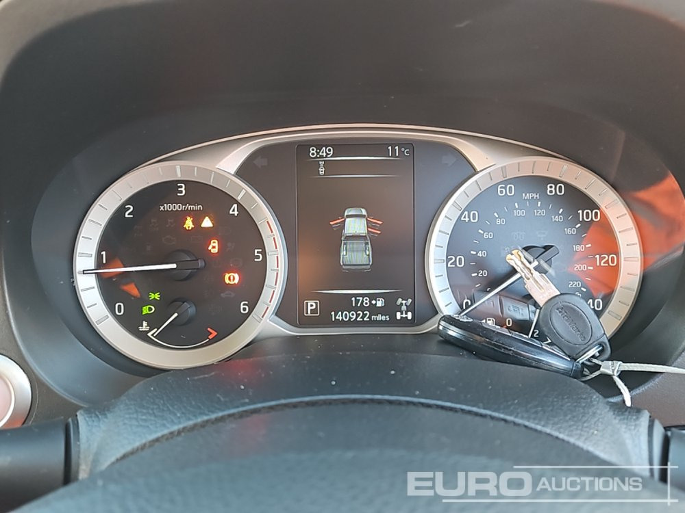 Pickup 2019 Nissan Navara: 33 kép.