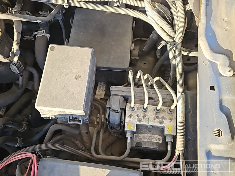 Pickup 2019 Nissan Navara: 21 kép.