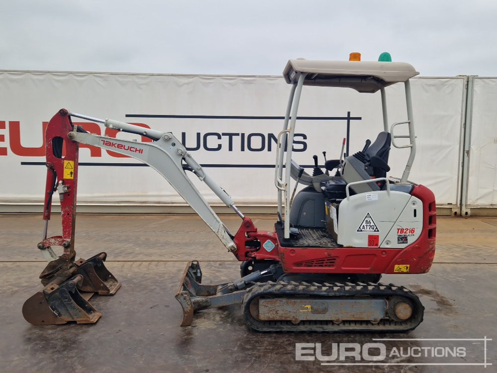 2019 Takeuchi TB216 - Minikotró: 2 kép. 2019 Takeuchi TB216 - Minikotró: 2 kép.