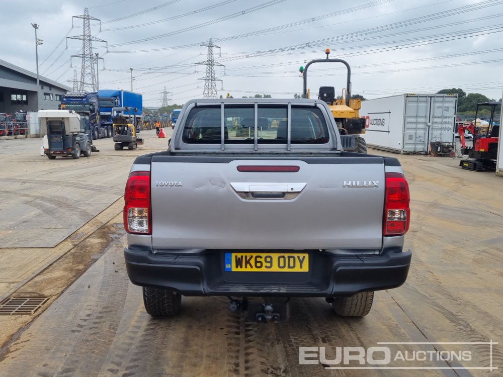 2019 Toyota Hilux - Pickup: 4 kép. 2019 Toyota Hilux - Pickup: 4 kép.