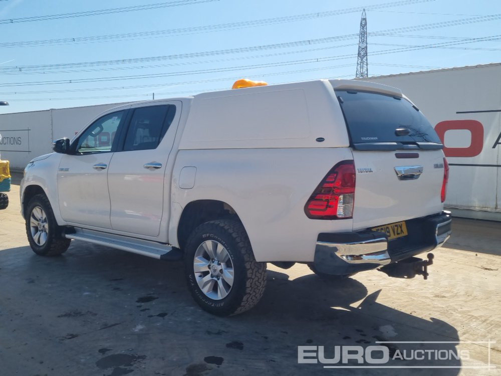 2019 Toyota Hilux - Pickup: 3 kép. 2019 Toyota Hilux - Pickup: 3 kép.