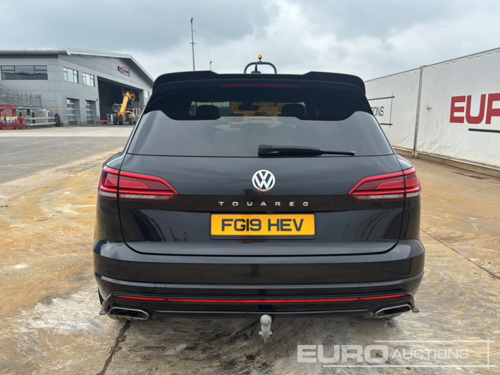 2019 Volkswagen Touareg V6 TDI - Terepjáró/ SUV: 4 kép. 2019 Volkswagen Touareg V6 TDI - Terepjáró/ SUV: 4 kép.