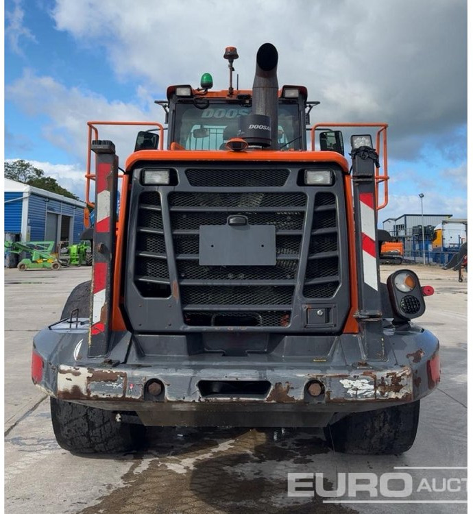 2020 Doosan DL300-5 - Gumikerekes homlokrakodó: 4 kép. 2020 Doosan DL300-5 - Gumikerekes homlokrakodó: 4 kép.