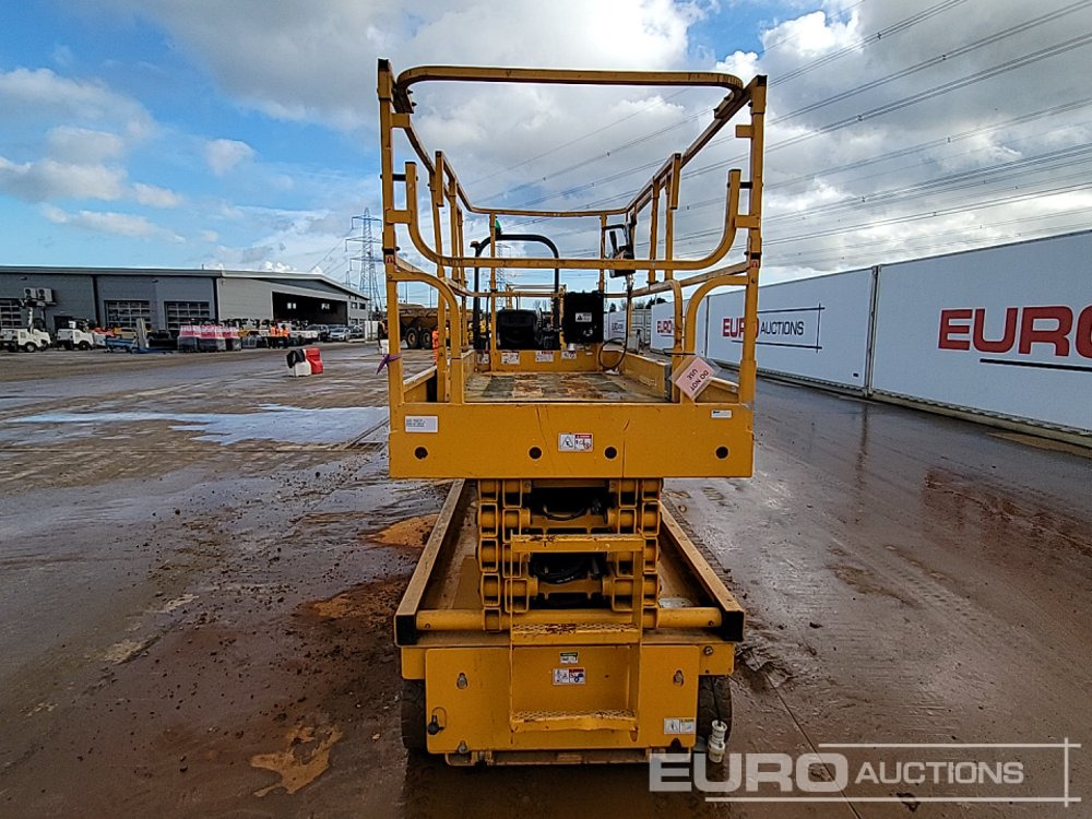 2020 Haulotte Compact 12 - Ollós emelő: 4 kép. 2020 Haulotte Compact 12 - Ollós emelő: 4 kép.