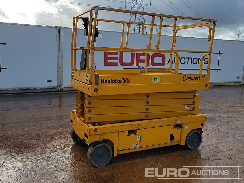 2020 Haulotte Compact 12 - Ollós emelő: 1 kép. 2020 Haulotte Compact 12 - Ollós emelő: 1 kép.