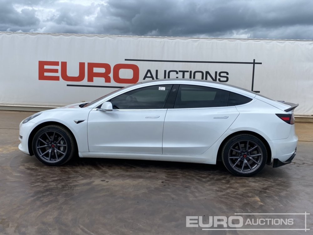 2020 Tesla Model 3 Long Range - Autó: 2 kép. 2020 Tesla Model 3 Long Range - Autó: 2 kép.