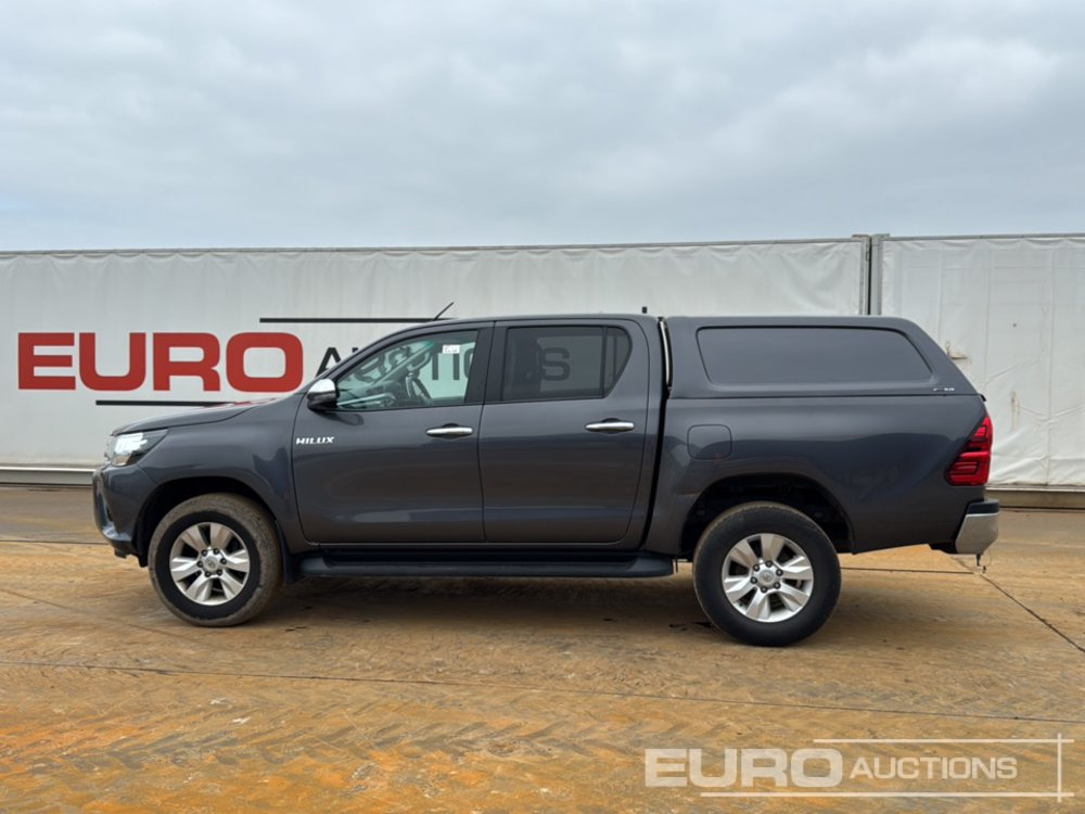 2020 Toyota Hilux - Pickup: 2 kép. 2020 Toyota Hilux - Pickup: 2 kép.