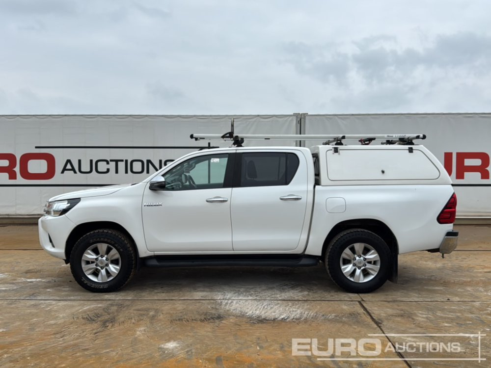 2020 Toyota Hilux - Pickup: 2 kép. 2020 Toyota Hilux - Pickup: 2 kép.