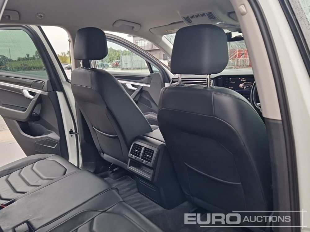 Terepjáró/ SUV 2020 Volkswagen Touareg: 23 kép.