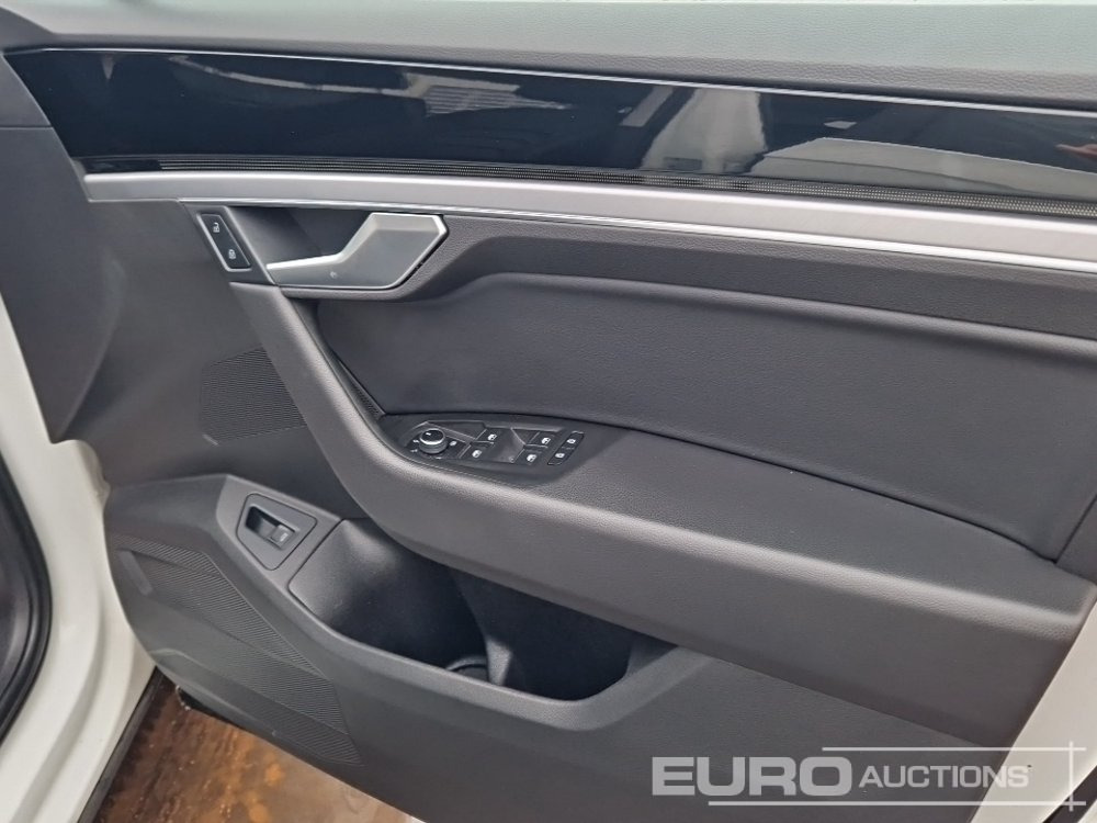 Terepjáró/ SUV 2020 Volkswagen Touareg: 26 kép.