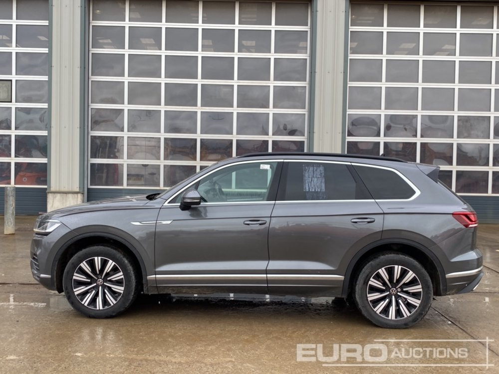 2020 Volkswagen Touareg - Terepjáró/ SUV: 2 kép. 2020 Volkswagen Touareg - Terepjáró/ SUV: 2 kép.