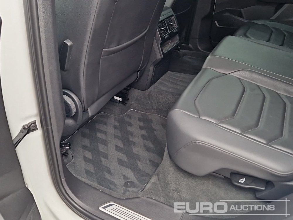 Terepjáró/ SUV 2020 Volkswagen Touareg: 17 kép.