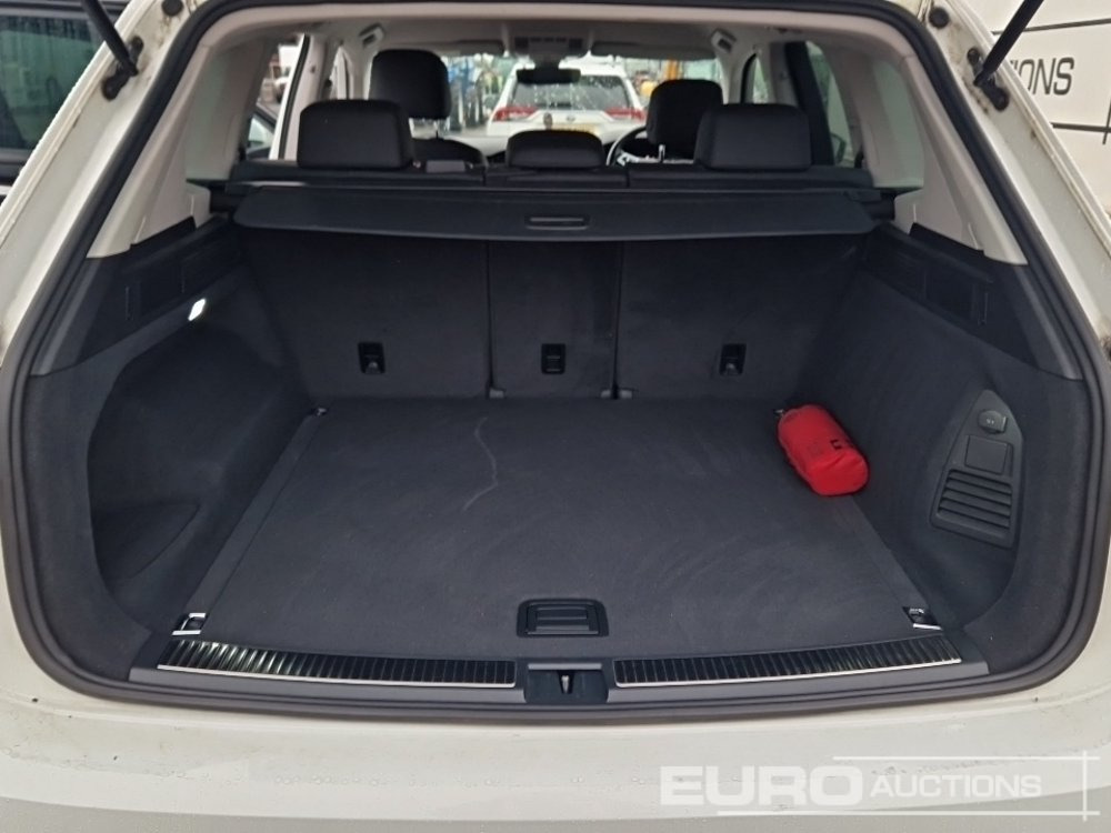 Terepjáró/ SUV 2020 Volkswagen Touareg: 20 kép.